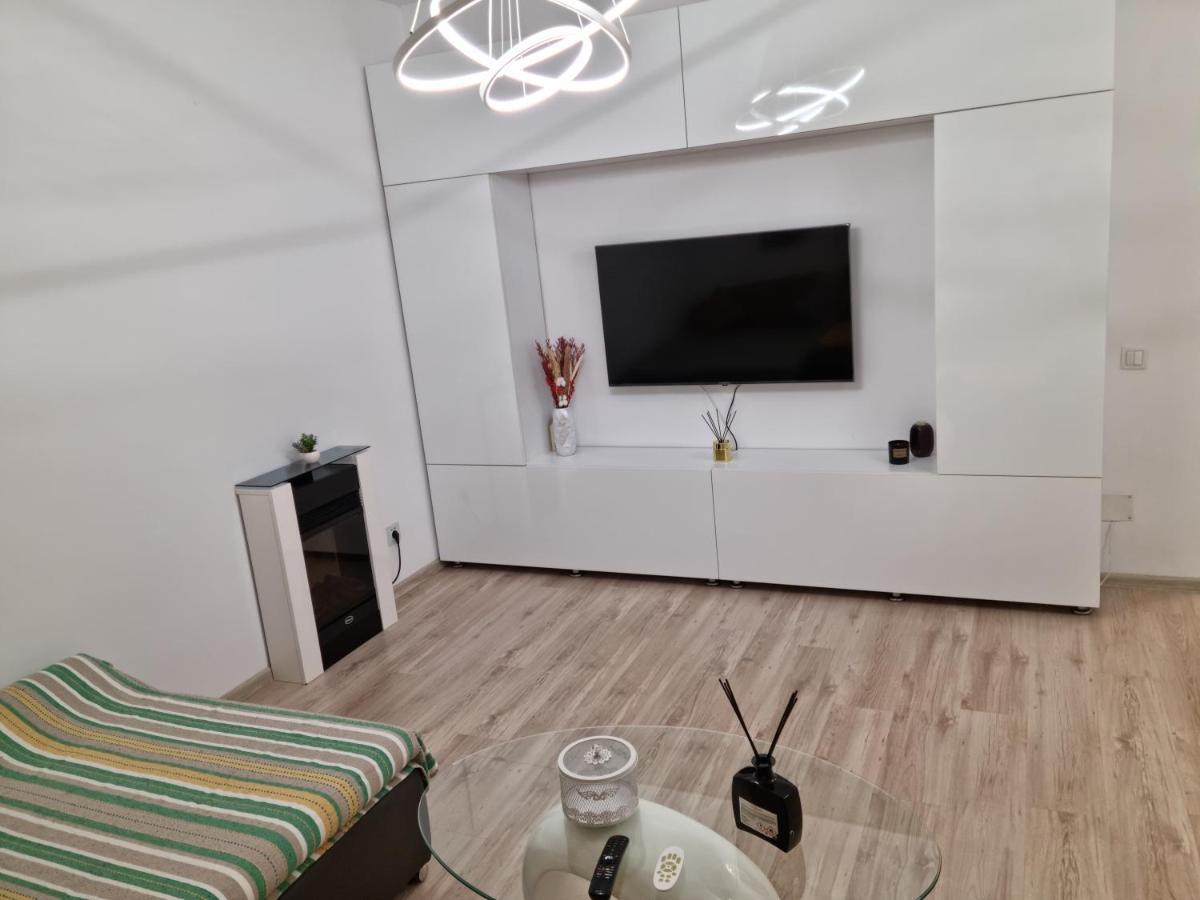 25 Luxury Apartament Бухарест Экстерьер фото